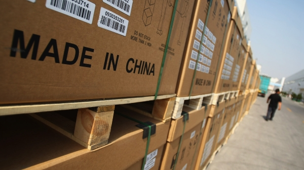 袁弓夷表示现在共产党在控制经济，买中国制产品就是在帮助共产党。（图片来源：Getty Images）
