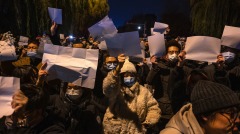 路透：白纸抗议唤醒中国那些抗争记忆(图)