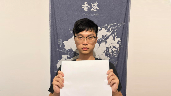 一位FB名为Cheuk Hei Owen的香港网友发帖表示，“白纸为记”，支持中国抗争者。（图片来源：Cheuk Hei Owen FB）