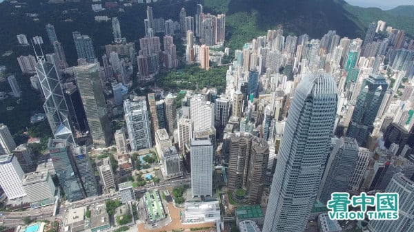 圖為高樓大廈林立的香港中環。（攝影：龐大衛/看中國）