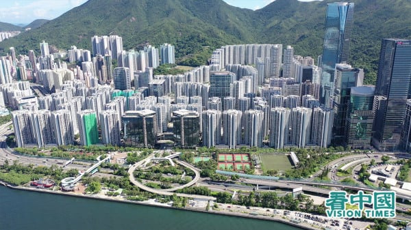 图为香港太古城、康山、康怡一带住宅楼。（摄影：Ruby Tang/看中国）