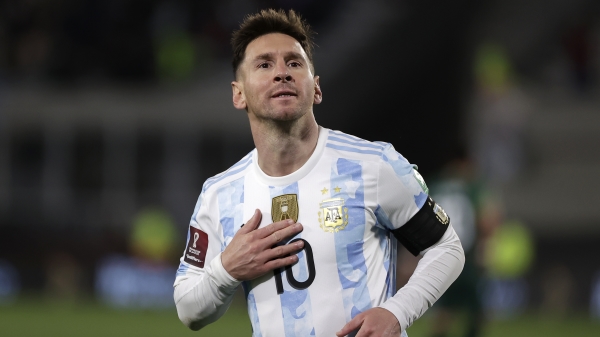 巴西在8強賽淘汰出局，部分球迷移愛巴西大敵阿根廷隊，也就是足球巨星梅西（Lionel Messi）領軍的隊伍