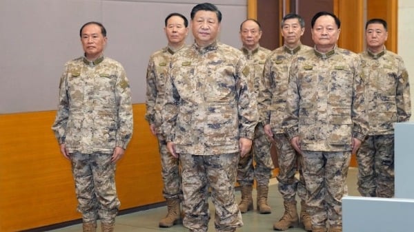  习近平11月8日身着军装视察军委联合作战指挥中心。