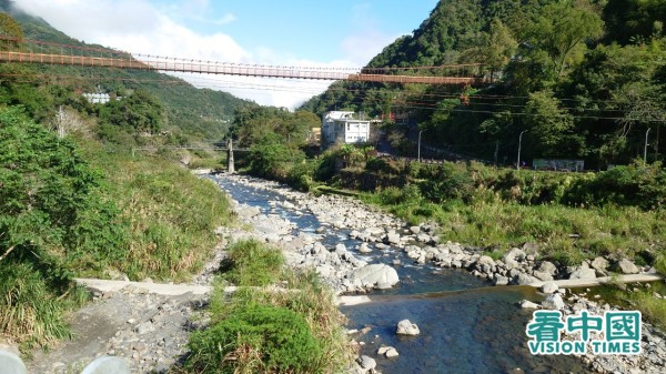 清泉吊桥