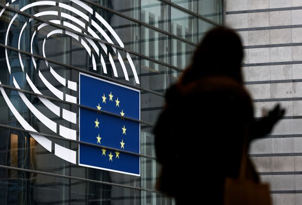 希腊议员伊娃・凯莉（Eva Kaili）被免去欧洲议会副议长