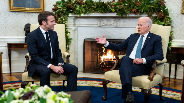 2022年12月1日，美國總統拜登在白宮會見法國總統馬克龍。（圖片來源：Doug Mills-Pool/Getty Images）