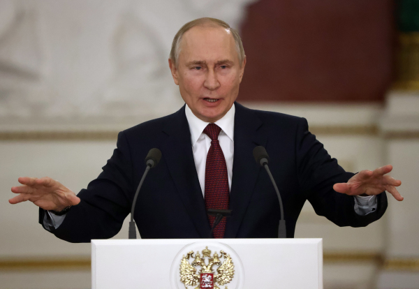 2022 年 12 月 22 日，俄羅斯總統普京在莫斯科的大克里姆林宮裡舉行的國務院會議後的簡報會上講話。（圖片來源：Contributor/Getty Images）