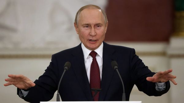 2022 年 12 月 22 日，俄羅斯總統普京在莫斯科的大克里姆林宮裡舉行的國務院會議後的簡報會上講話。