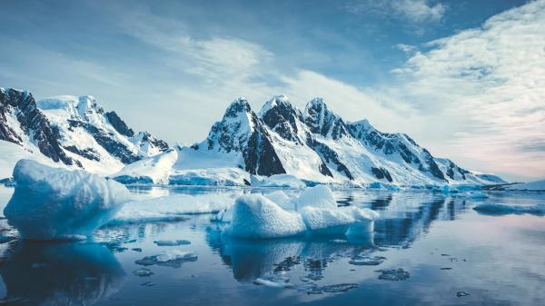 南极被冰雪覆盖