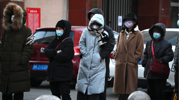 北京民眾在排隊做核酸檢測