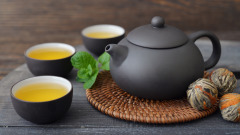 清泉綠茶得半日閒可抵十年塵夢(圖)
