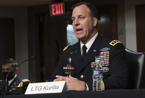 2022 年 2 月 8 日，美國陸軍中將邁克爾·庫里拉（Lt. Gen. Michael E. Kurilla）出席國會參議院軍事委員會聽證會作證。他被提名為上將和下一任美軍中央司令部司令。（圖片報導：Win McNamee/Getty Images）