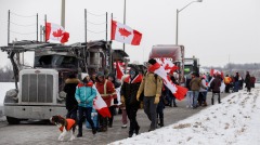 加拿大卡车司机抗议为何深得人心政府借疫情扩权不受节制(图)