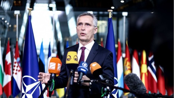 2022年2月16日，北约秘书长斯托尔滕贝格在布鲁塞尔北约总部，就俄罗斯与西方的紧张关系，举行的北约国防部长会议之前举行了新闻发布会。