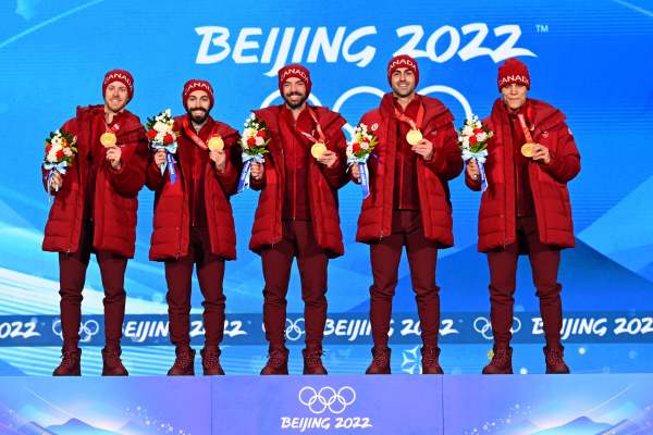 2月17日，北京冬奧男子5000公尺接力滑冰決賽中，加拿大隊以6:41.257的成績奪取金牌。