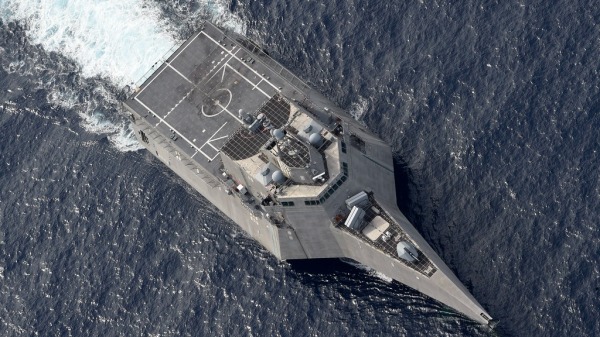 2020年6月30日，美国海军独立级濒海战斗舰（LCS 10）在南中国海进行常规行动。