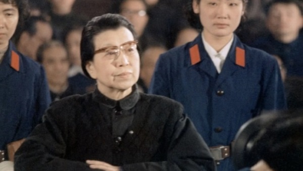 江青在“文革”前的1962年就开始搞京剧改革，为中共歌功颂德