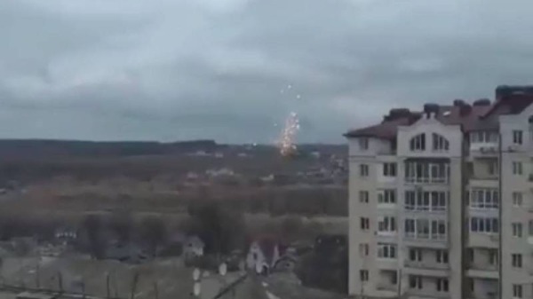 乌克兰陆军粉专稍早发布了影片，声称已击毁2架俄罗斯直升机