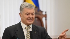 乌克兰前总统亿万富翁拿起步枪保卫基辅(图)