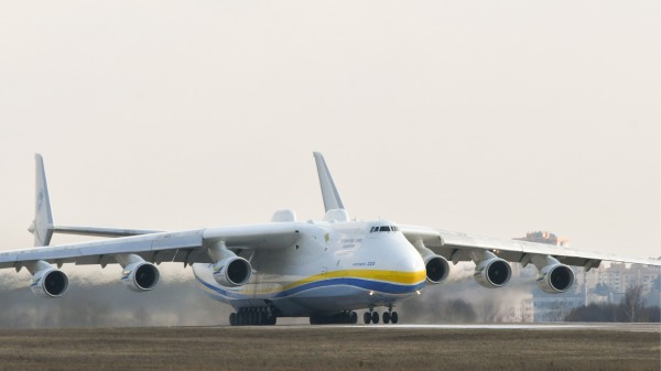 烏克蘭官方消息證實，世界最大的飛機An-225運輸機（Antonov An-225 Mriya）在首都基輔郊區遭到俄軍砲火摧毀。