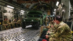 兩千美軍啟程赴歐俄再祭假旗遭批(圖)