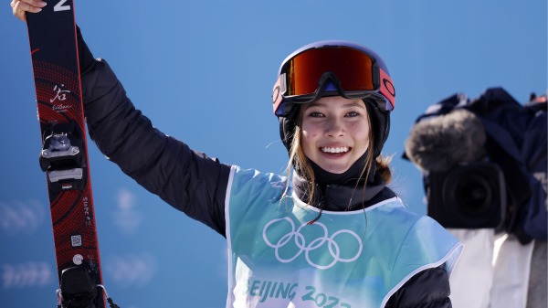 2月8日，谷爱凌获得北京冬奥会女子自由式滑雪自由式滑雪冠军。
