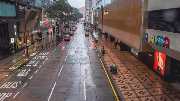 2022年香港饱受疫情困扰，以往热闹的街头变得冷清，有市民直斥人祸多于天灾。（摄影：庞大卫/看中国）