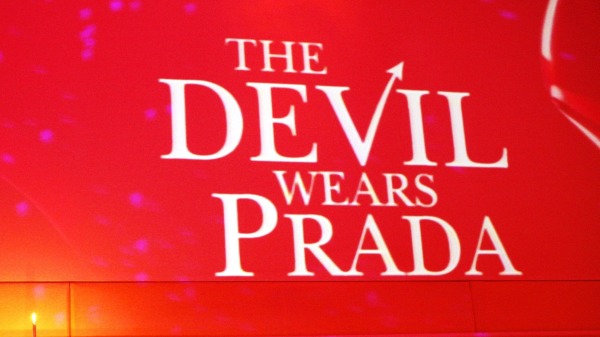 好莱坞电影《穿Prada的恶魔》（The Devil Wears Prada）引起社会职场生存法则的共鸣外，还留下一个启示：繁华落尽，不若守其初心。