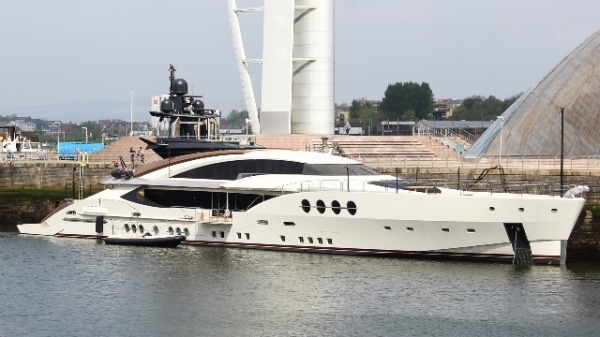 俄羅斯首富阿列克謝．莫爾達紹夫遊艇「Lady M」被義大利政府扣押。