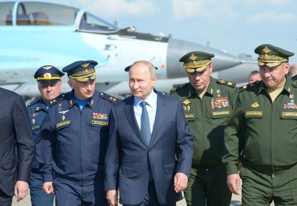 俄罗斯总统普京与将领