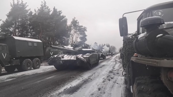 俄罗斯坦克装甲部队侵入乌克兰