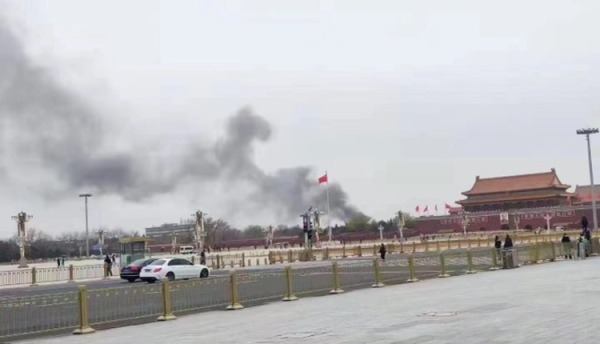 3月25日，傳北京中南海附近發生火災，濃煙滾滾。（圖片來源：網路）