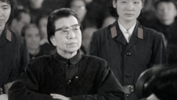 邓小平操控的特别法庭审判江青