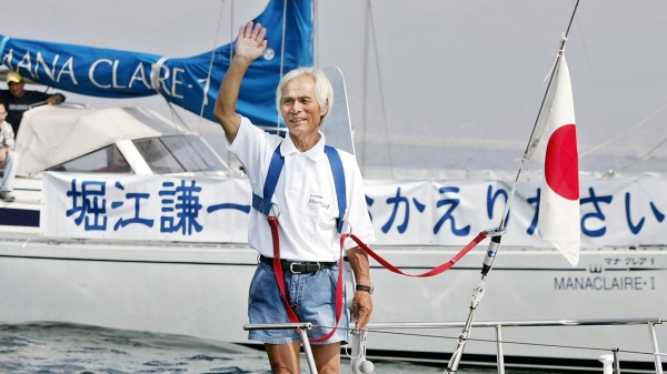 83岁的日本海洋冒险家堀江谦一今天从美国旧金山启航，挑战以小型帆船“单独不靠港”横渡太平洋最高龄纪录。