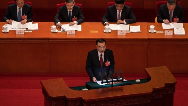 中国总理李克强作政府工作报告，宣布了今年GDP增长目标为5.5%