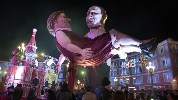 2019年2月16日在法国尼斯举行的第135届尼斯狂欢节期间，俄罗斯总统普丁和法国演员（Gerard Depardieu）的巨人雕像游行。