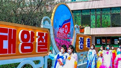 4月15日，朝鲜劳动新闻刊登了迎接金日成诞辰“太阳节”的首都平壤的景象。