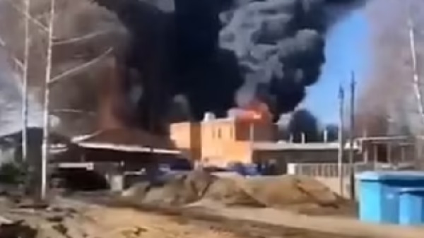 俄羅斯最大的德米特里耶夫斯基化工廠發生火災