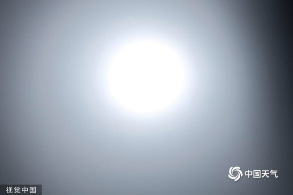 北京上空出現的藍太陽