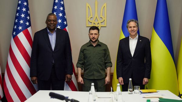 2022年4月24日，美国国务卿布林肯和国防部长奥斯汀与乌克兰总统泽连斯基会面。