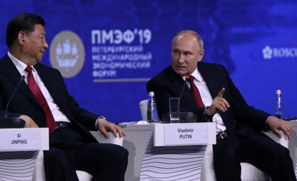 普京和习近平2019年6月在圣彼得堡。