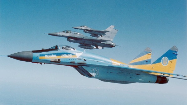 2020年5月7日，乌克兰Mig-29和不明国籍的F-16在美加巡回表演。