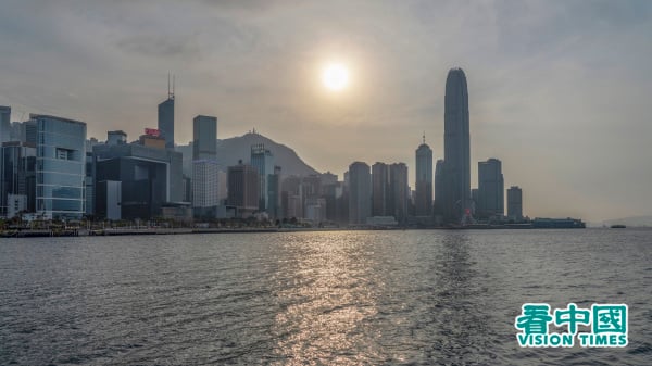 圖為香港維多利亞港日落。（攝影：龐大衛/看中國）