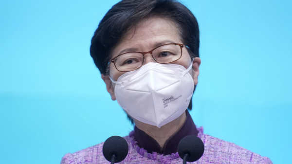 2022年4月4日，香港行政長官林鄭月娥在疫情記者會宣佈不會競逐連任。（圖片來源：Vincent Yu - Pool/Getty Images）