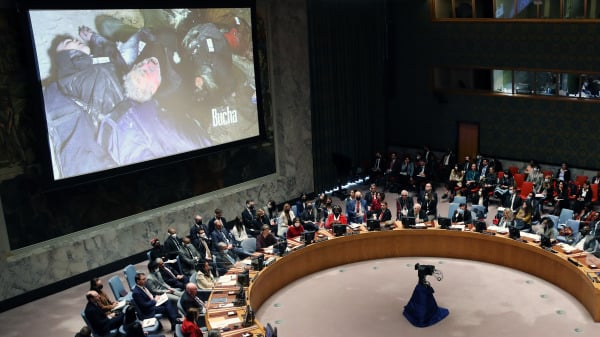 於紐約市舉行的聯合國（UN）安理會特別會議上，烏克蘭總統澤連斯基（Zelensky）通過視頻展示了烏克蘭布查（Bucha）平民遭受大規模屠殺的血腥圖像。