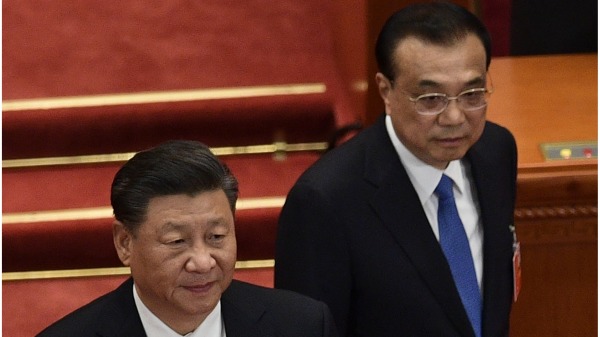 中共國家主席習近平（左）與國務院總理李克強在「清零政策」上自說自話