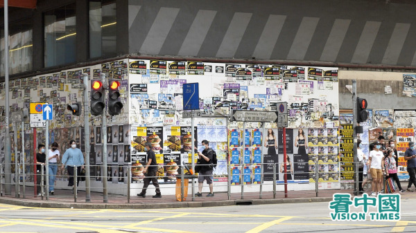 图为香港街头无人承租的商铺。（摄影：庞大卫/看中国）