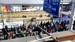 上海进入第一阶段解封街头人潮好吓人(视频图)