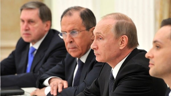  普京與其心腹拉夫羅夫（左二）。（圖片來源：kremlin.ru,CC BY 4.0）