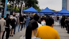 浙江绍兴爆发Omicron市民深夜抢物资做核酸(图)